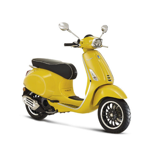 Vespa 125 Sprint gialla Positano Rent a Scooter