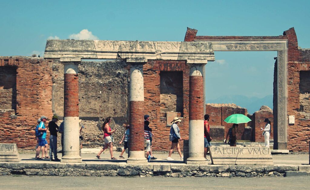 Visita Pompei in scooter | Positano Rent a Scooter