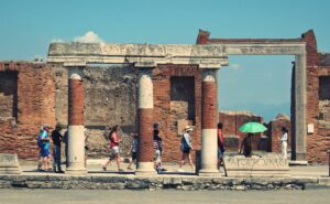 Visit Pompei by scooter | Positano Rent a Scooter